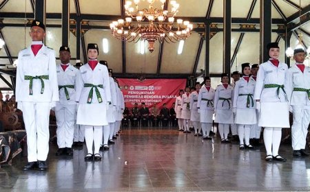 Kukuhkan 30 Anggota Paskibraka, Wabup Dion Sebut Mereka Bukan Sekadar Pengibar Sang Saka