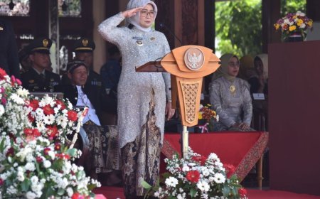 Bupati Kebumen Lilis Nuryani Inspektur Upacara HUT ke-80 RI di Pendopo Kabumian