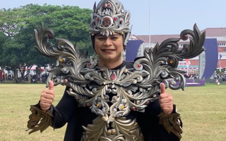 Dinpusip Purworejo Semarakkan Karnaval HUT RI dengan Kostum Burung Hantu Simbol Literasi