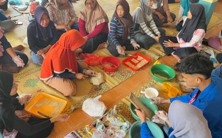 Tim UMBY Latih Warga Gunungkidul Mengolah Stik Tulang Ikan