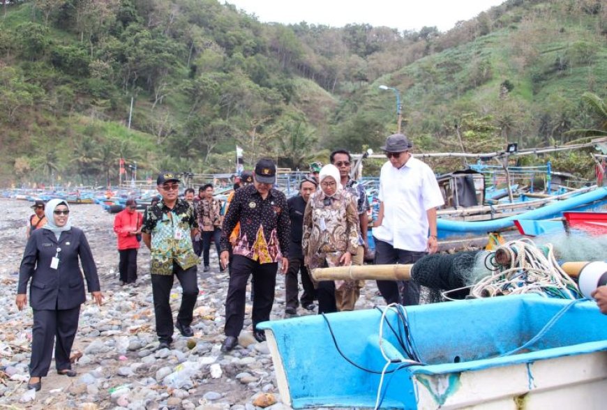 Tenggelam, Lima Perahu Nelayan Kebumen Belum Berhasil Dievakuasi