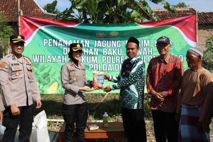 Tanam Jagung di Lahan Ponpes Nurmadu, Polres Kulonprogo Dukung Ketahanan Pangan