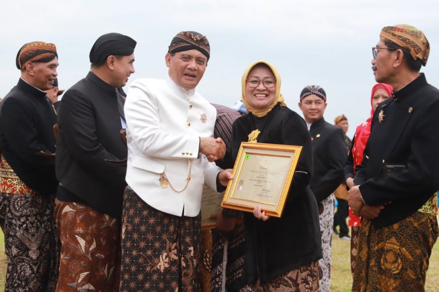 Kebumen Memperoleh Dua Penghargaan Sekaligus dari Gubernur Jateng