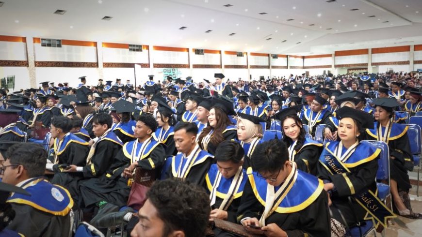 Stipram Melepas 835 Lulusan, Diminta Jaga Nama Baik Almamater