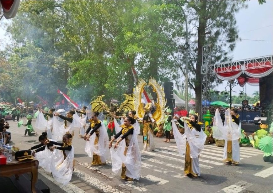 Jalanan di Kota Wates Penuh Pesona, Ribuan Warga Saksikan Karnaval Mahardika