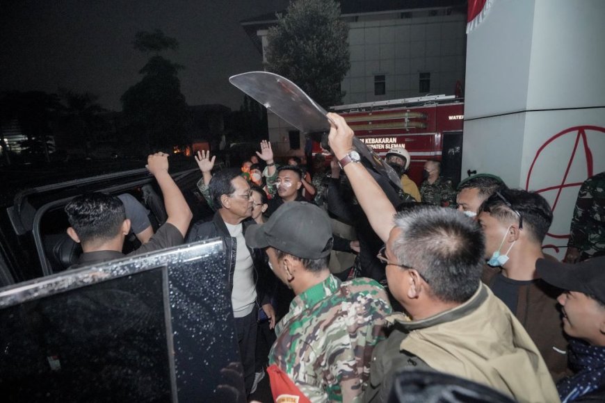 Tanpa Pengawalan, Sultan HB X Redam Kericuhan Aksi Massa di Mapolda DIY