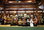 Keluarga Besar Yayasan Wangsa Manggala dan UMBY Ziarah ke Astana Giribangun