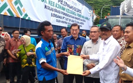 Menteri Sosial Saifullah Yusuf Lepas Lima Kontainer Ekspor Produk Kerajinan Bantul