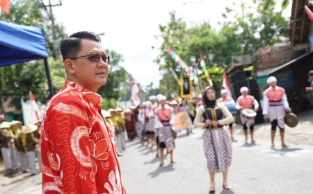 Kirab Bedhol Praja Kalurahan Sendangrejo Wujud Pelestarian Adat Budaya