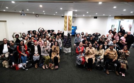 Guru Meditasi Asal Bali Bunda Arsaningsih Bimbing Warga Australia Menata Hati