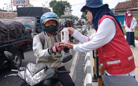 Peduli Perubahan Iklim, PMI Sleman Bagikan Bibit Pohon