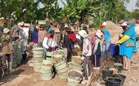 Warga Desa Pogung Klaten Bangun Jalan Pakai Limbah Batu Bara PLTU Pacitan