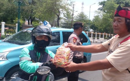 Hari Tani 2025, SPI Bagikan Beras dan Hasil Bumi di Titik Nol Yogyakarta