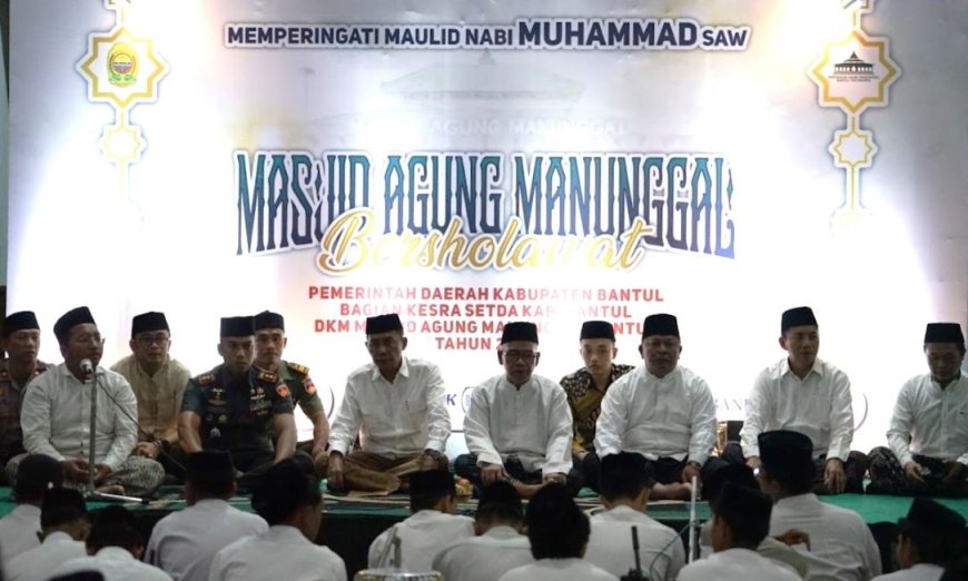Masjid Agung Manunggal Bersholawat Menutup Rangkaian Gebyar Maulid