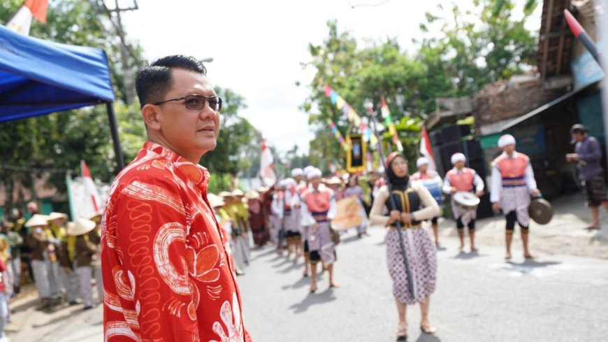 Kirab Bedhol Praja Kalurahan Sendangrejo Wujud Pelestarian Adat Budaya