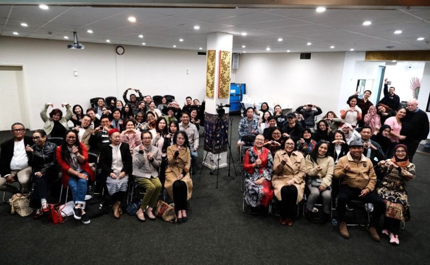 Guru Meditasi Asal Bali Bunda Arsaningsih Bimbing Warga Australia Menata Hati