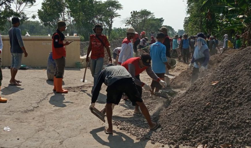 Warga Desa Pogung Klaten Bangun Jalan Pakai Limbah Batu Bara PLTU Pacitan