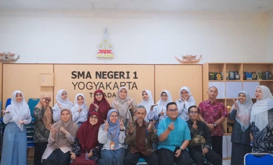 Pelajar SMAN 1 Yogyakarta Berlatih Hidroponik