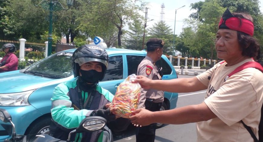 Hari Tani 2025, SPI Bagikan Beras dan Hasil Bumi di Titik Nol Yogyakarta