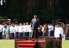 Bupati Sleman Bersarung Pimpin Upacara Hari Santri