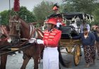 Saat Dua Kereta Pusaka Keraton Yogyakarta Melaju di Malioboro