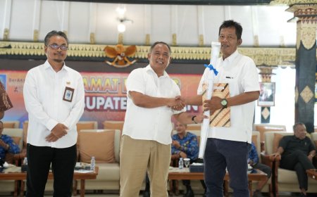 Bupati Sleman Serahkan Perbup Batas Kalurahan, Bukan Sebatas Garis Peta