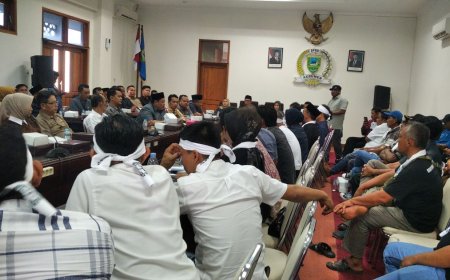 FBRK Menuntut, Pangkas Tunjangan Anggota DPRD Kebumen