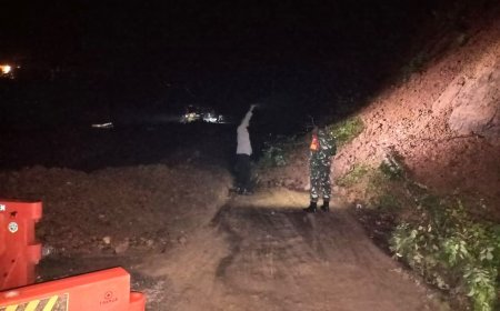 Jalan Penghubung Kebumen-Wonosobo Longsor