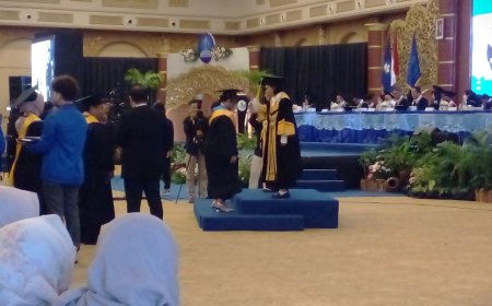 Lulusan UMBY Diwisuda di Pusat Perbelanjaan, Ada Bazar UMKM