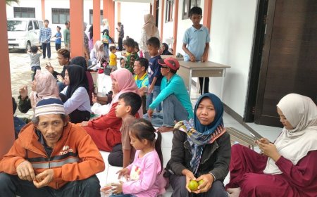 Pelajar Sekolah Rakyat di Kebumen Kangen-kangenan dengan Keluarga
