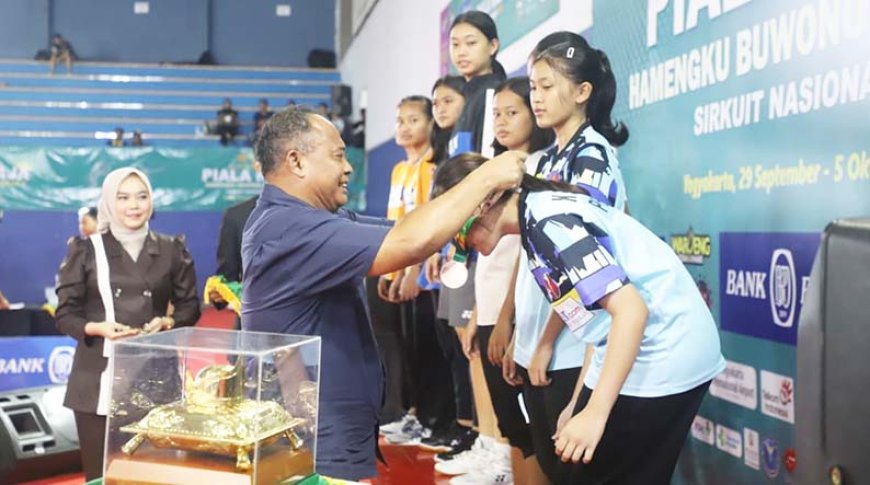 Bupati Menutup Kejuaraan Bulu Tangkis Pemecah Rekor MURI Piala Raja Hamengku Buwono X  