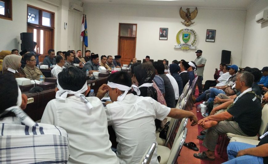 FBRK Menuntut, Pangkas Tunjangan Anggota DPRD Kebumen