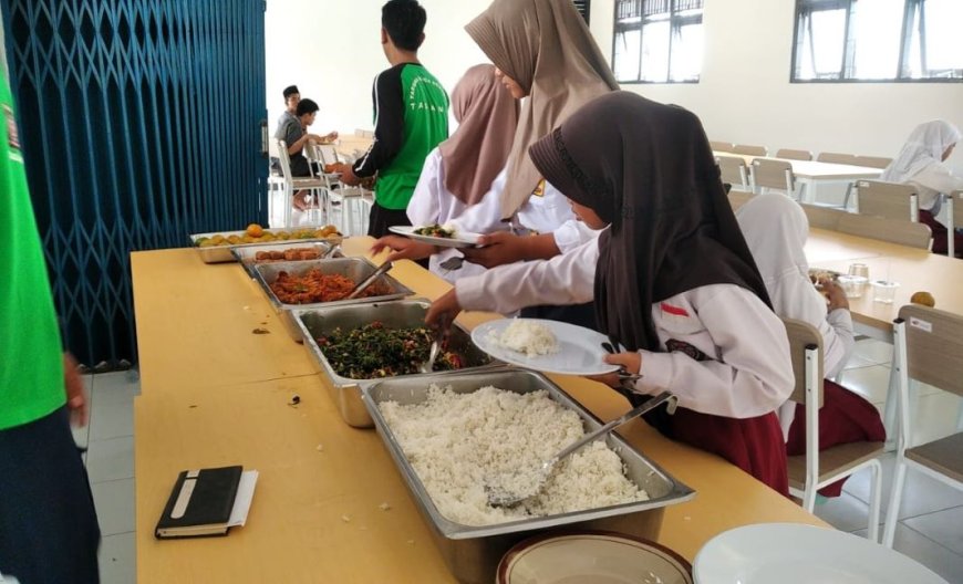 Prasmanan, Model Makan Siswa Sekolah Rakyat di Kebumen