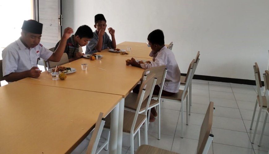 Prasmanan, Model Makan Siswa Sekolah Rakyat di Kebumen