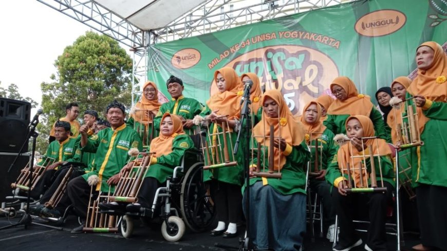 Grup Angklung Penyandang Disabilitas Tampil Memukau di Unisa