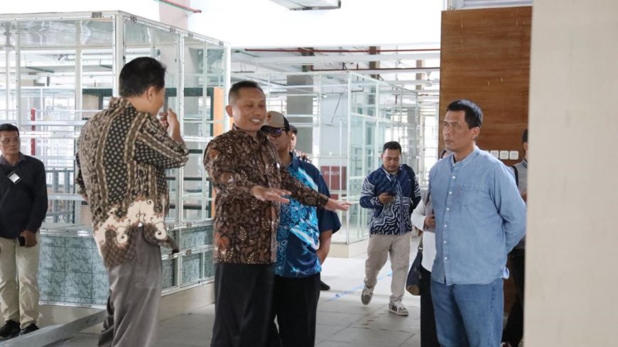 Sidak ke Pasar Godean, Anggota DPRD Sleman Temukan Kios Bocor