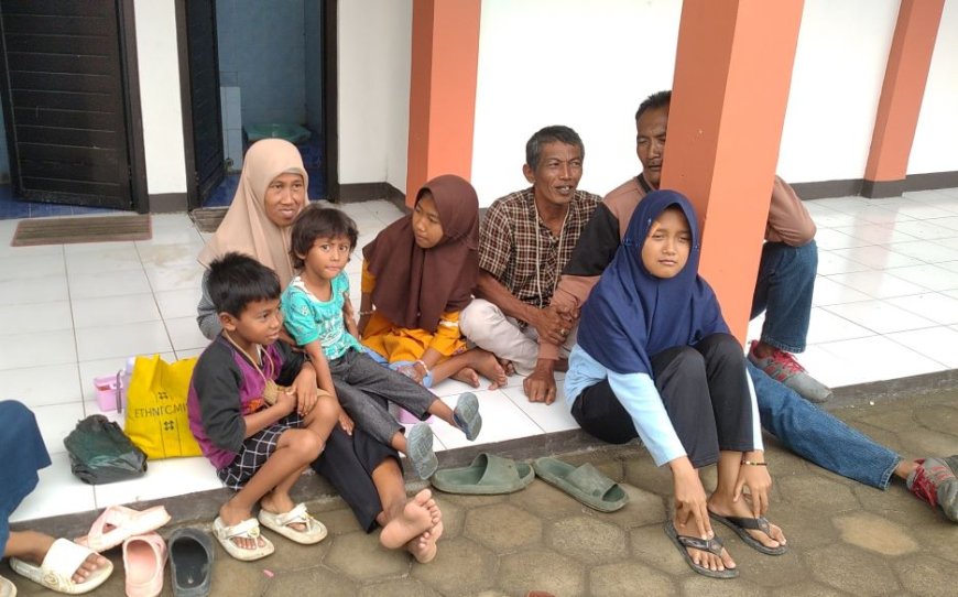 Pelajar Sekolah Rakyat di Kebumen Kangen-kangenan dengan Keluarga