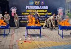 Asap Tebal Mengepul dari Tumpukan Rokok Ilegal