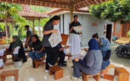 Mahasiswa dari Berbagai Negara Belajar Membatik di Imogiri