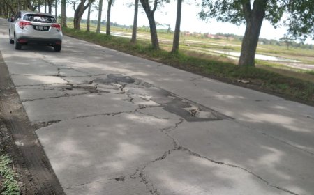 Jalan Penghubung Jalur Selatan Pansela Jawa Retak-retak