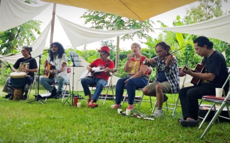 Konser Kesaksian Jalanan Menandai Setengah Abad Sawung Jabo dan Sirkus Barock