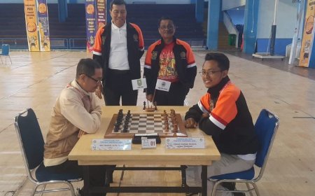 Guru Matematika Teduh Sukma Wijaya Juara 1 Catur Tingkat Nasional