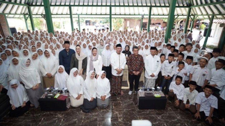 Kemkomdigi Tanamkan Nilai Sahabat Tunas melalui Wayang