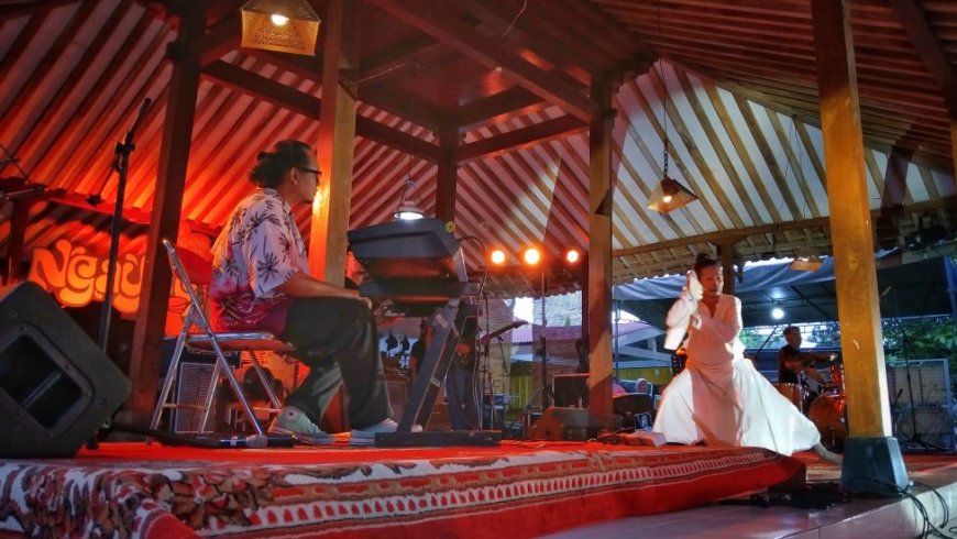Bagus Mazasupa dan Bulan Jingga Bersinar di Ngayogjazz 2025