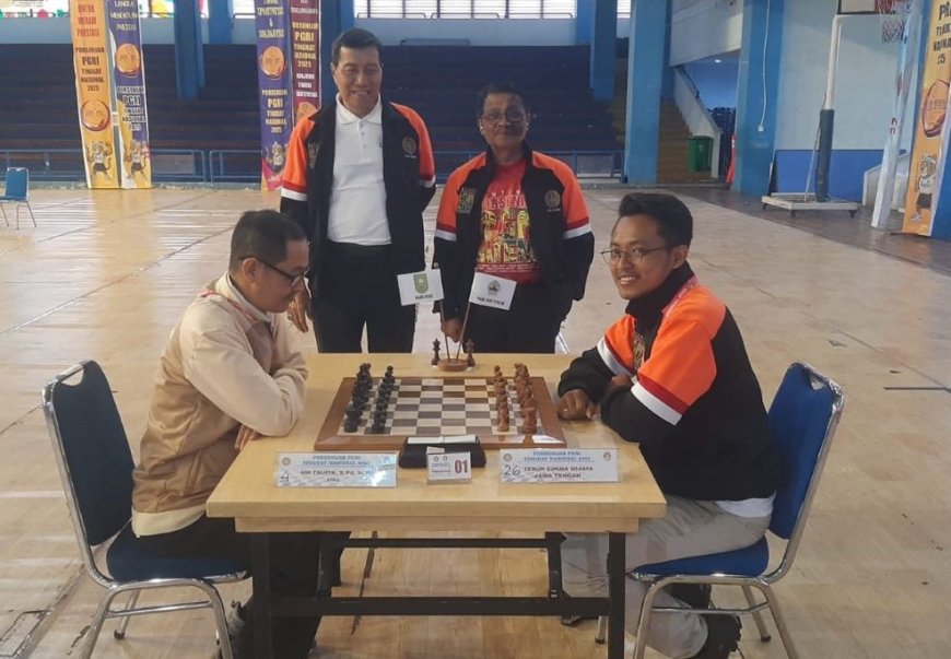 Guru Matematika Teduh Sukma Wijaya Juara 1 Catur Tingkat Nasional