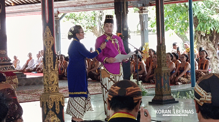 <i>Jumenengan</i> Pakoe Boewono XIV Disaksikan Ribuan Orang