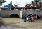 BPBD Kebumen Keruk Sedimen di Bawah Jembatan Kali Abang
