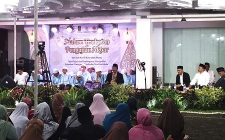 Orang Kaya Jangan Pelit, Pesan Kiai Imron Ali Saat Malam Tirakatan Kelurahan Wates