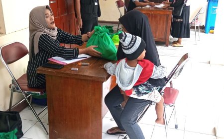 Pasar Murah Sembako Belum Dimulai, Warga Penuhi Kantor Camat Trucuk