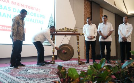 Bersama Pasangan, Seluruh Anggota DPRD Sleman Ikuti Bimtek KPK